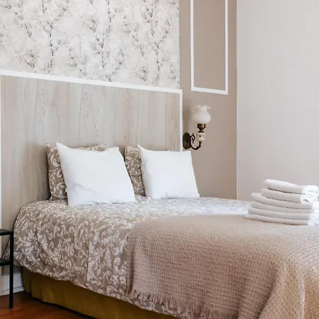 Daniela's Central 202