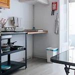 Гостевой дом Daniela's Central 202 *